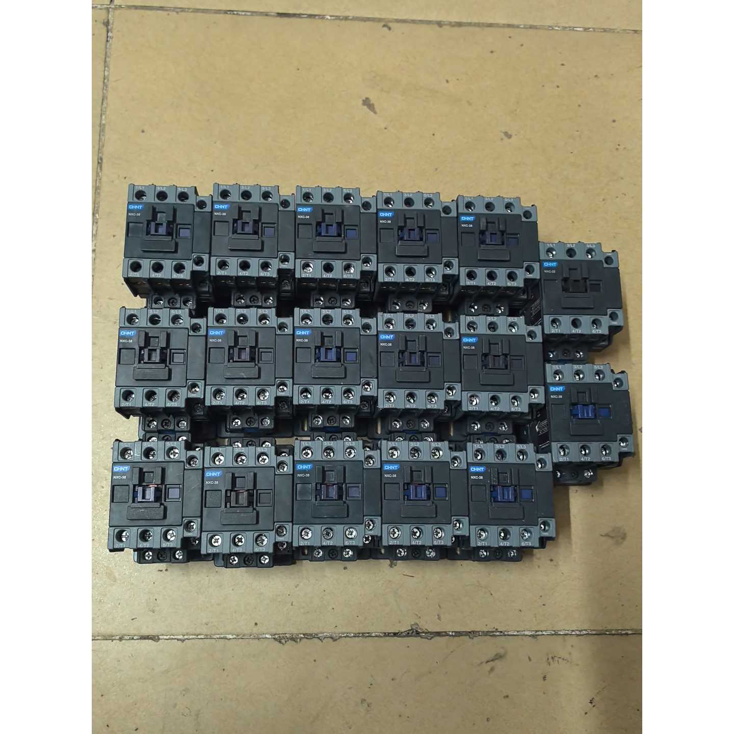 ต่อรองราคา คอนแทกเตอร์กระแสสลับ CHINT รุ่น NXC38 สภาพภายนอกใหม่มาก ฟังก์ชันทำงานปกติ ของจริงสามารถซ่อมได้