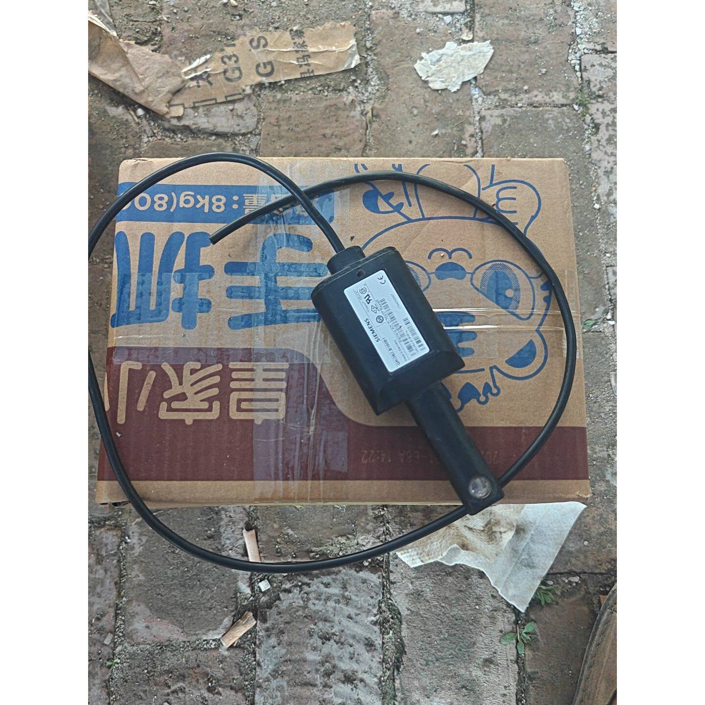 议价西门子火焰探测器QRI2B2.B180B1 带线 成色还可