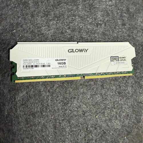 出一个GLOWAY光威DDR4 3200 16G内存条，白色