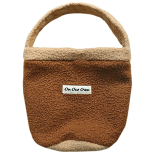 On Our Own 22FW原创 棕熊 拼接圈圈毛呢水桶手提包 可爱收纳包