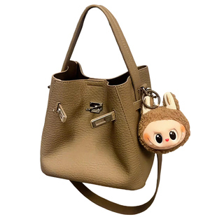 上班通勤手提包包女式2025新款超火荔枝纹水桶包高级感单肩斜挎包