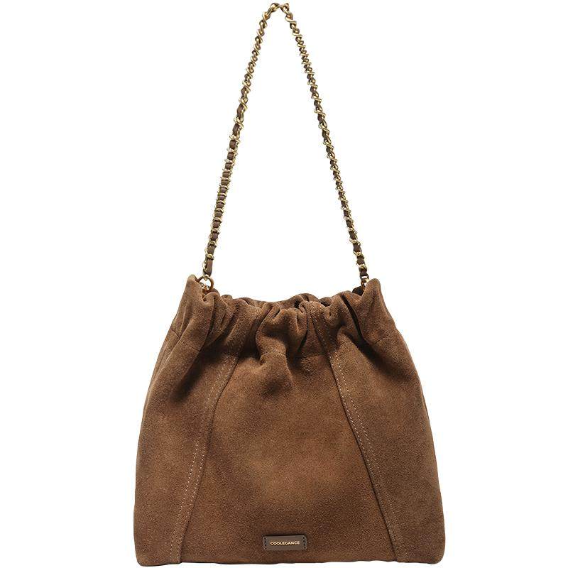 百丽包包女25冬手抓植鞣皮牛绒垃圾袋单肩斜挎双肩水桶包M8656AX6