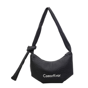 冬季新款纯色褶皱斜挎棉服包包女小众设计大容量带拉链通勤托特包