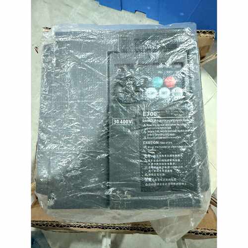 【全新未使用】三菱E700变频器 FR-E740-2.2K-