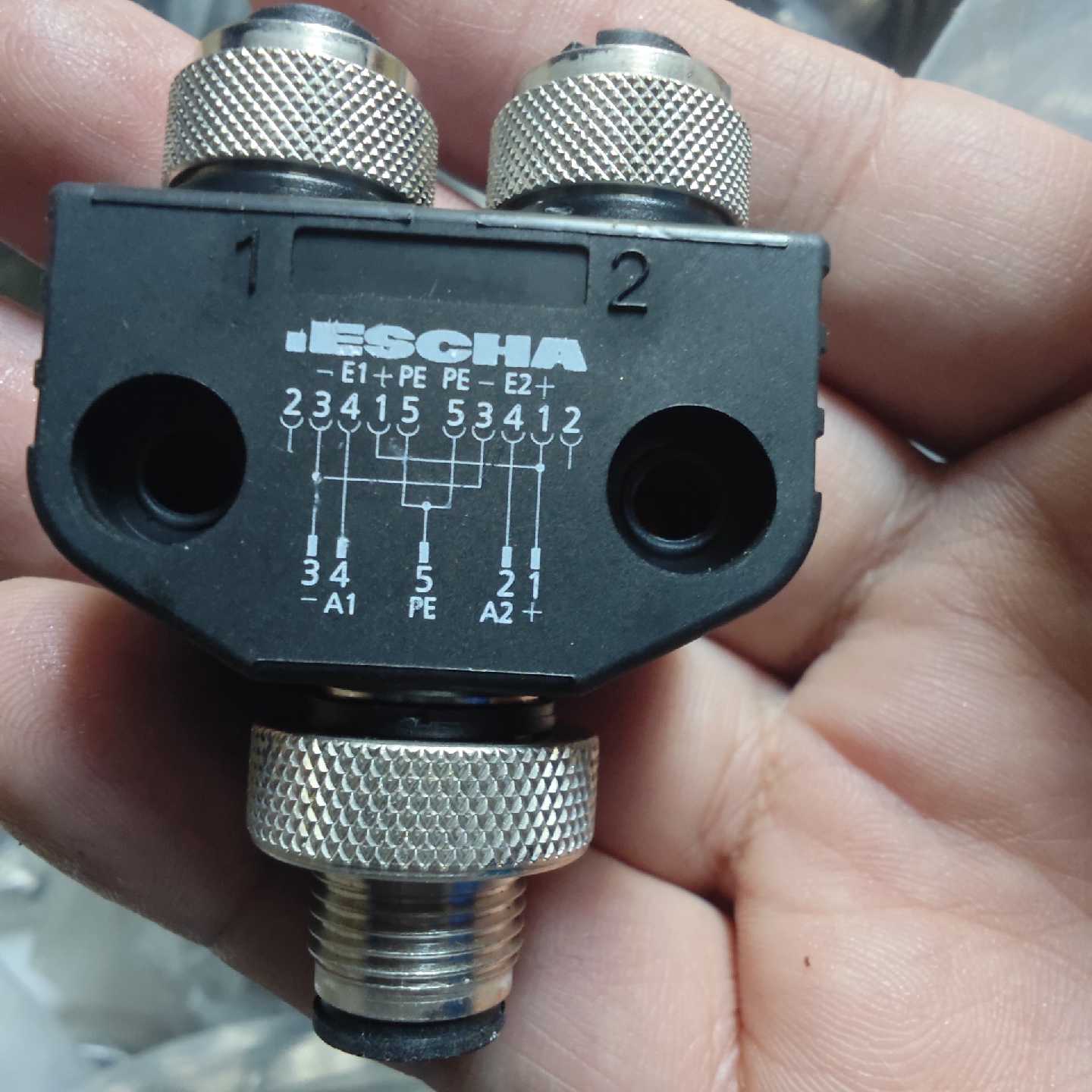溢价-ESCHA艾查Y头连接器，型号FSM5-2FKMS. - 实物图