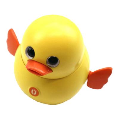 鸭妈妈带鸭宝宝小鸡一起摇摆