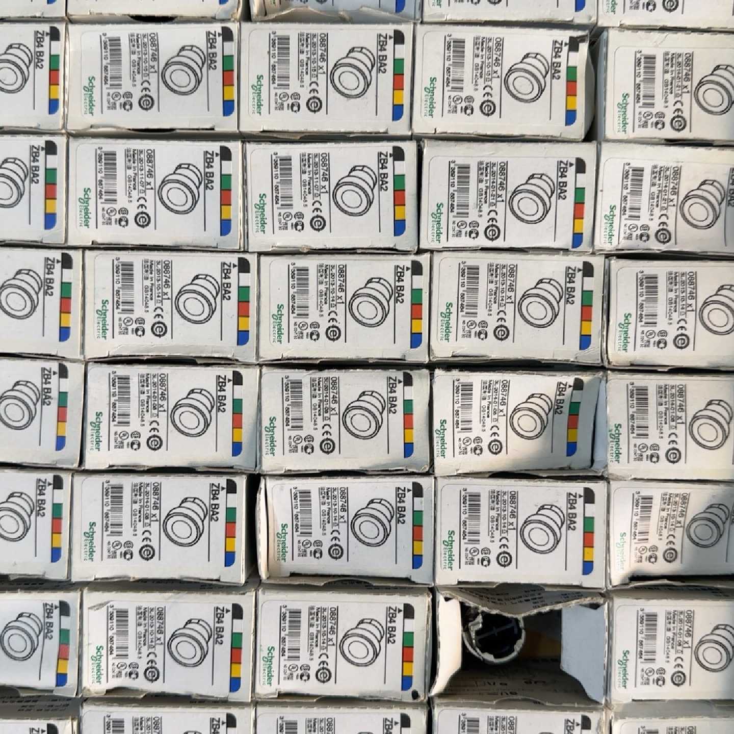 议价原装进口按钮头 ZB4BA2 数量260只，标价单价