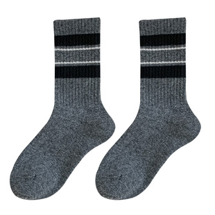 黑色条纹羊毛袜子女中筒袜秋冬保暖运动双杠防滑外穿配鲨鱼裤长袜