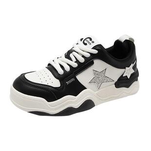 千百度厚底板鞋女春季新款熊猫鞋休闲运动鞋增高时尚黑白鞋子