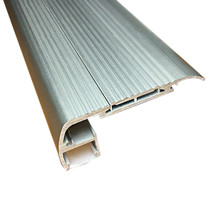 网红楼梯踏步灯槽防滑明装户外影院台阶铝合金自动感应追光楼梯灯