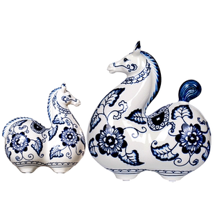 青花瓷陶瓷马摆件陶瓷马工艺品中式复古客厅电视柜摆设家居饰品