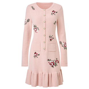 MAXRIENY珊瑚粉刺绣针织连衣裙冻糕粉色穿搭x型收腰长袖长裙25冬