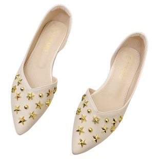 法式侧空尖头平底单鞋女2026春夏季新款通勤时尚铆钉浅口平底瓢鞋