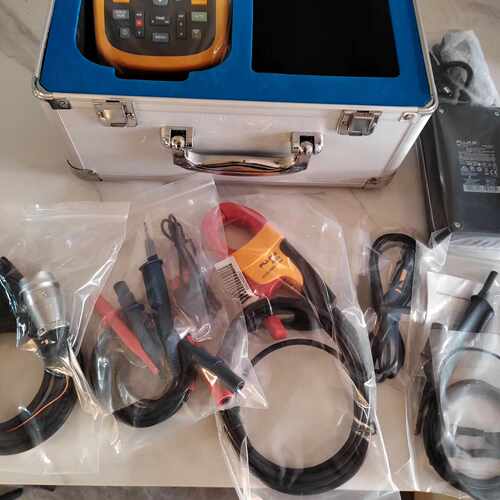 福禄克FLUKE 125B工业手持示波器，40MHz，几乎全议价