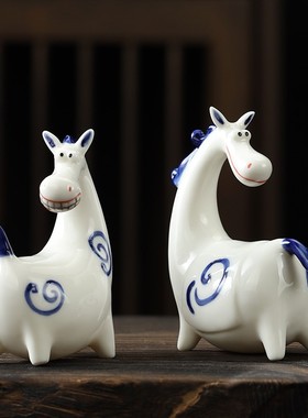 【我是一只彪悍的马】个性创意陶瓷小白马桌面客厅家居马装饰摆件