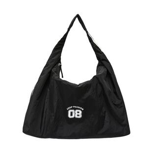 三福挎包秋季美式运动风松弛感纯色布软包托特包女包506724