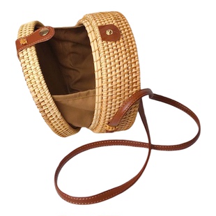 秋藤编复古小圆包迷你单肩包斜跨水桶包ins沙滩皮扣女包手工编织