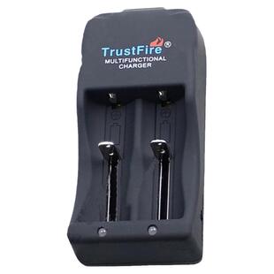 TrustFire18650/26650双槽充电器2A快充TR06车载3.7V移动电源手电