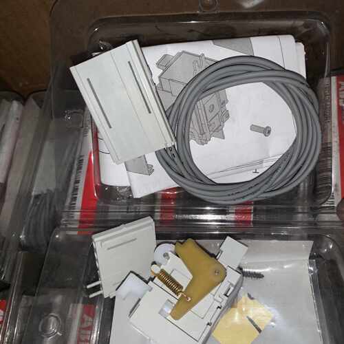 议价ABB脱扣器UVR-C 380V T4 T5 T6塑壳断路器 欠压线圈1SDA05489