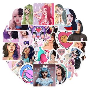 50张歌手Melanie Martinez周边涂鸦贴纸装饰笔记本头盔相框画手账本保温杯吉他衣柜收纳箱拉杆箱贴纸防水pvc