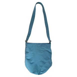 Wfei新款小众设计感尼龙布包百搭轻便红色斜挎包通勤出游百搭包包