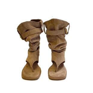 2026夏季新款凉靴平底内增高夹趾靴夹脚凉鞋杏色绒面堆堆靴短靴子