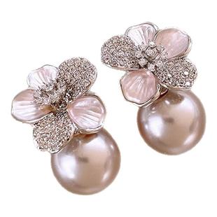 微镶珍珠耳钉女独特漂亮耳环2026新款高级感甜美花瓣耳饰母贝配饰