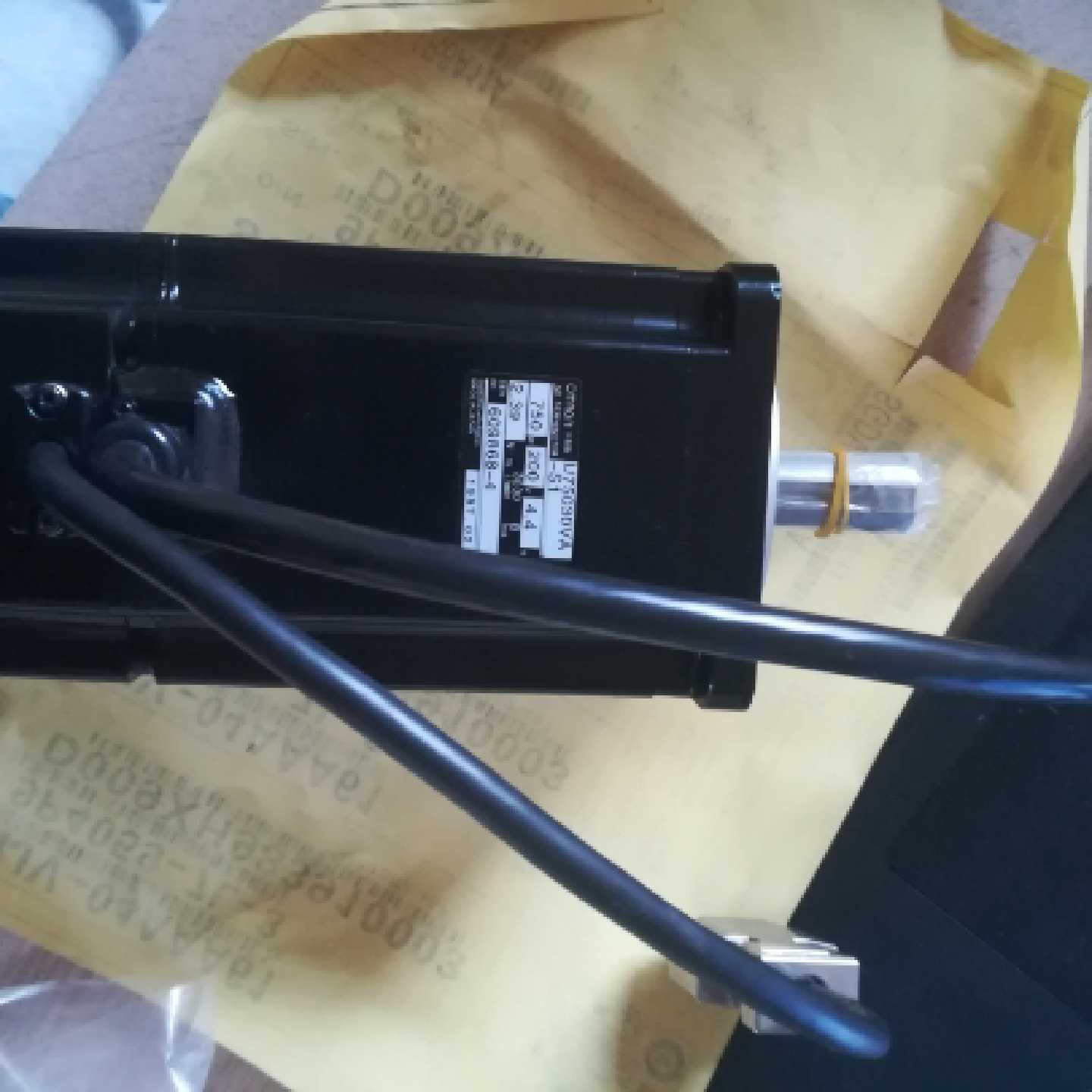议价全新带包装的欧姆龙R88M-U75030VA-S1,库存现货,特价处理,