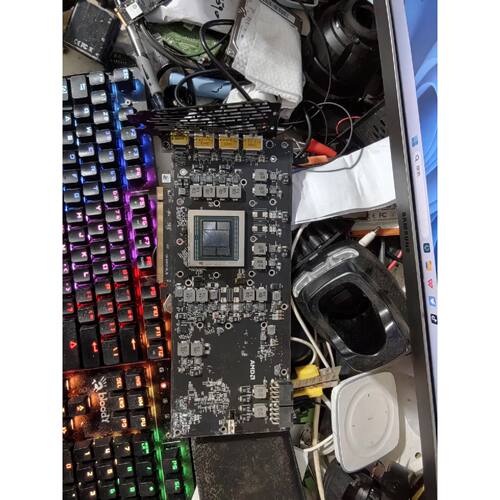 议价vega64显卡  crossfire 银风配件处理