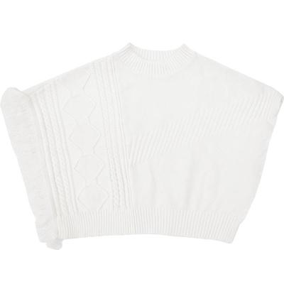 日系麻花圆领流苏搭配白色披肩