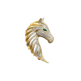LYNNROMAN镶钻马首胸针女绿宝石时尚个性别针配饰高级感西服胸花