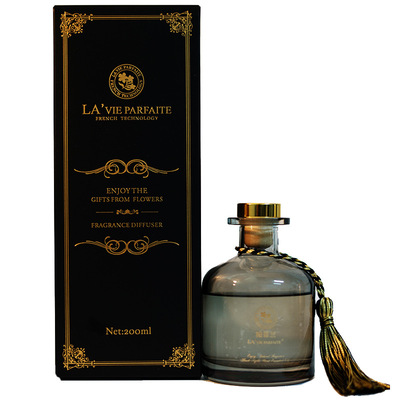 女生客厅摆件空气清新香薰精油