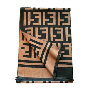 轻奢网红字母仿羊绒围巾女款2025新款冬两用披肩保暖棉围脖配大衣