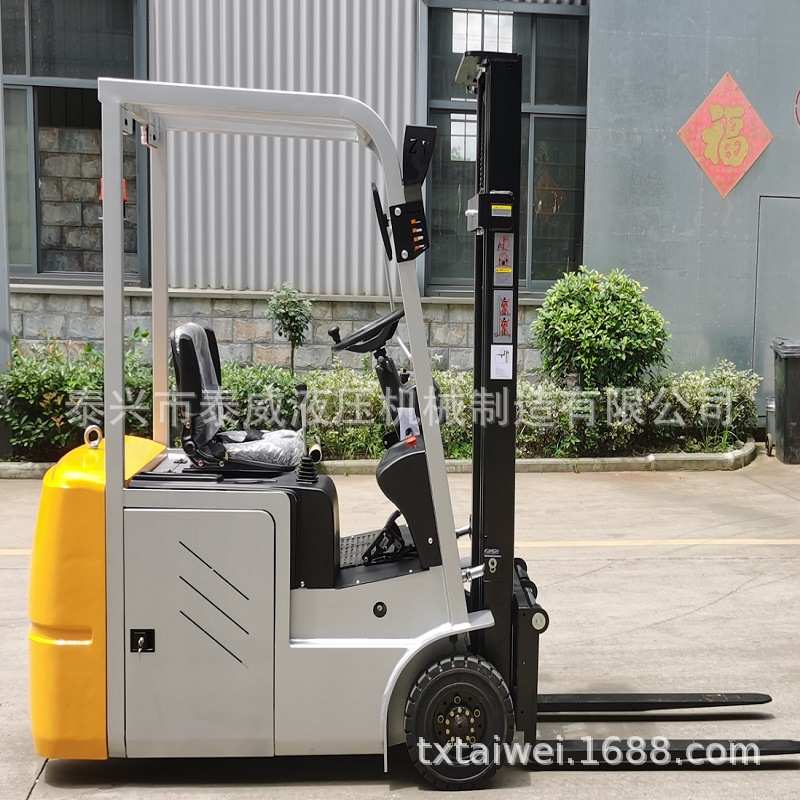 三轮电动叉车1.5吨|电动堆垛机|前驱三支点座驾式全电动叉车