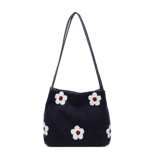 红色包包女式2025新款潮秋冬毛呢子单肩包休闲时尚上班通勤水桶包