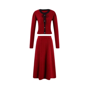 秋水伊人休闲风针织套装2025冬新款女装圆领上衣半身裙红色两件套