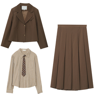 学院风减龄2025春款胖莹莹大码女装胖mm条纹衬衫jk显瘦西服百褶裙