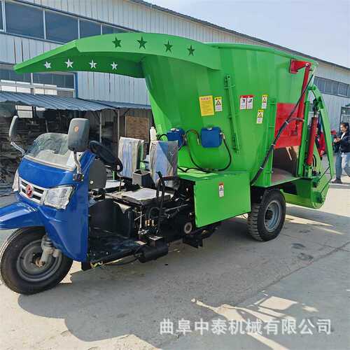 3方牛羊场电动螺旋式喂料机青贮碎草料撒草车牛羊场养殖场抛料车