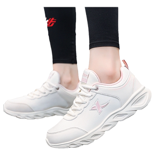 特步女鞋春季加绒棉鞋皮面防水跑步鞋休闲鞋子冬天保暖运动鞋女款