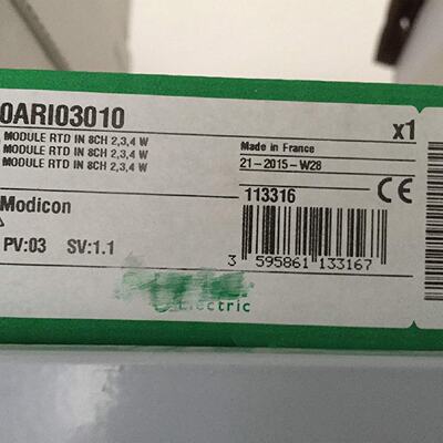 议价Schneider模拟输入模块140ARI03010 140CPS11410全新现货