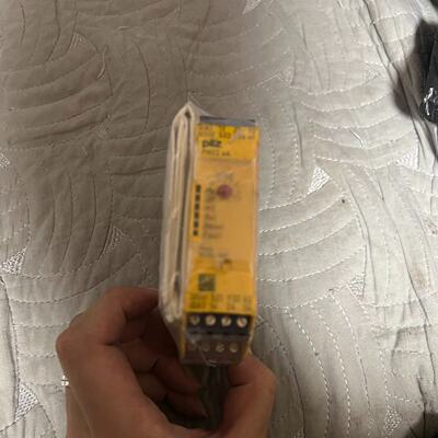 溢价-PILZ皮尔兹安全继电器PNOZ S4，型号750104