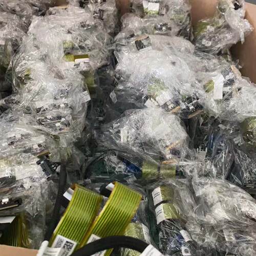 【请询价】2288HV5   4*2.5后置硬盘笼可支持4个nvm