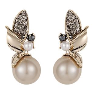 卡洛美珠光树叶耳环女春款小众轻奢高级感百搭优雅气质设计感耳饰