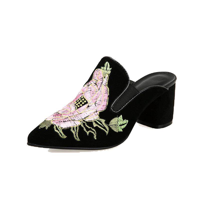 2026春夏新款懒人鞋高端真皮尖头复古高跟拖鞋刺绣花朵包头半拖鞋