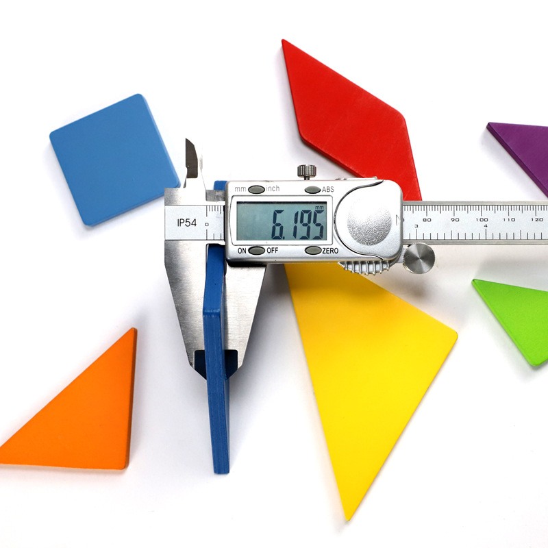 儿童木制彩色七巧板铁盒收纳益智拼图字母早教玩具智力拼板数字