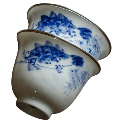 手绘青花包银口品茗杯鱼藻纹薄胎
