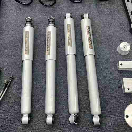 铃木吉姆尼改装升高套件弹簧减震澳洲山地猫sandkat4×4九段可调