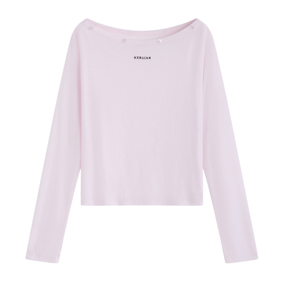 HERLIAN 2026年春夏新品纽扣装饰一字领百搭粉调透感女士长袖T恤