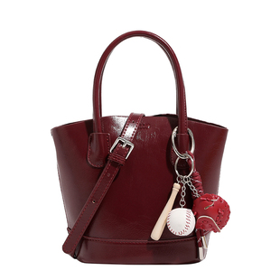 香港代购高级感复古红色水桶包女秋冬小众新娘婚包手提通勤斜挎包