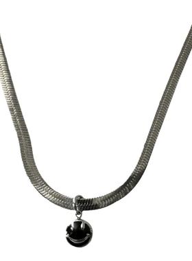 GuangYu黑色笑脸表情包蛇骨项链